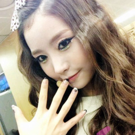 Yooyoung galerijafbeelding