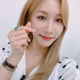 Soyeon gallery image