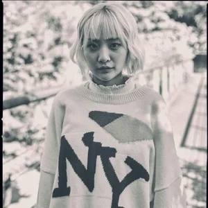 Jiyoung gallery image