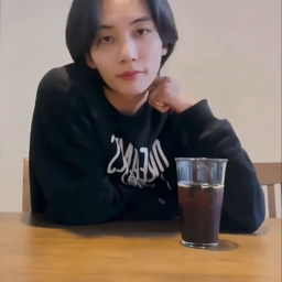 Jeonghan gallery image