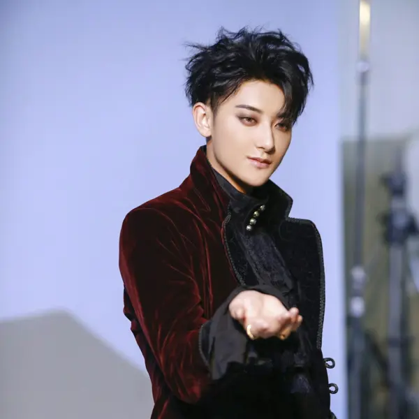 Huang Zitao gallery image