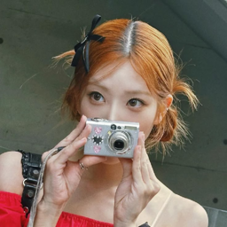 Kim Lip gallery image