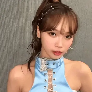 Chaewon gif