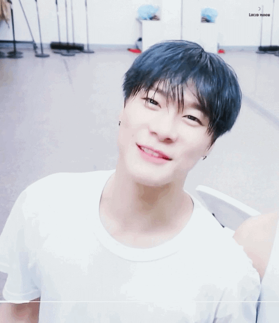Moon Bin gif