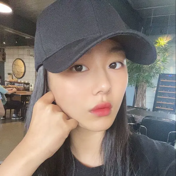 Chaerin gallery image