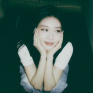 Chungha gallery image