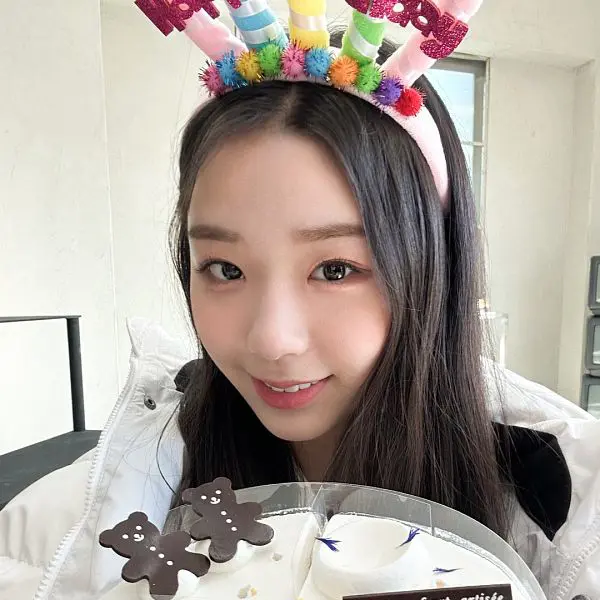 Kim ChaeYeon gallery image