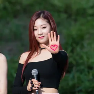 Seungyeon gallery image