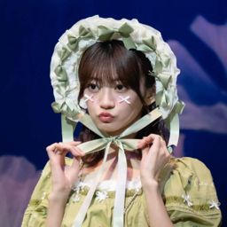 Kana Itakura gallery image