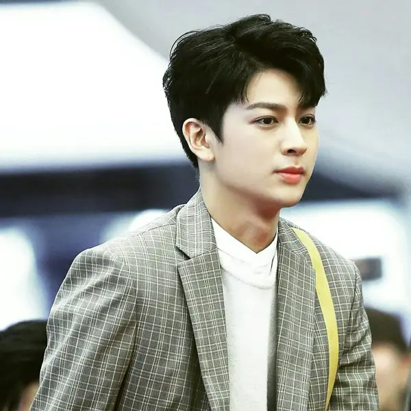 Imagen de la galería de Song Yunhyeong