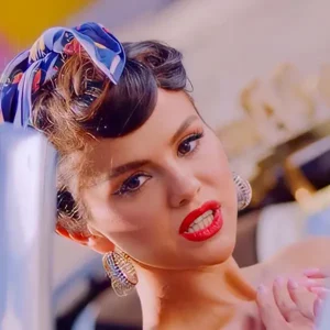 Selena Gomez gallery image