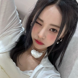 Jinsoul gallery image