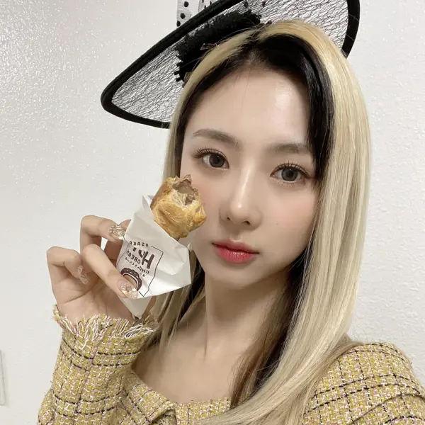 Yoohyeon gallery image