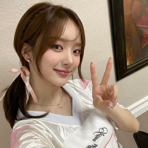 E.JI gallery image