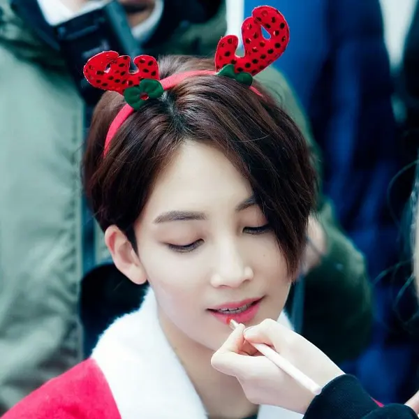 Jeonghan gallery image