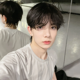 Heeseung gallery image