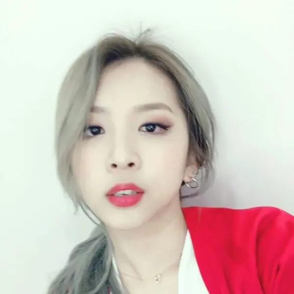 Jeon Jiwoo gallery image