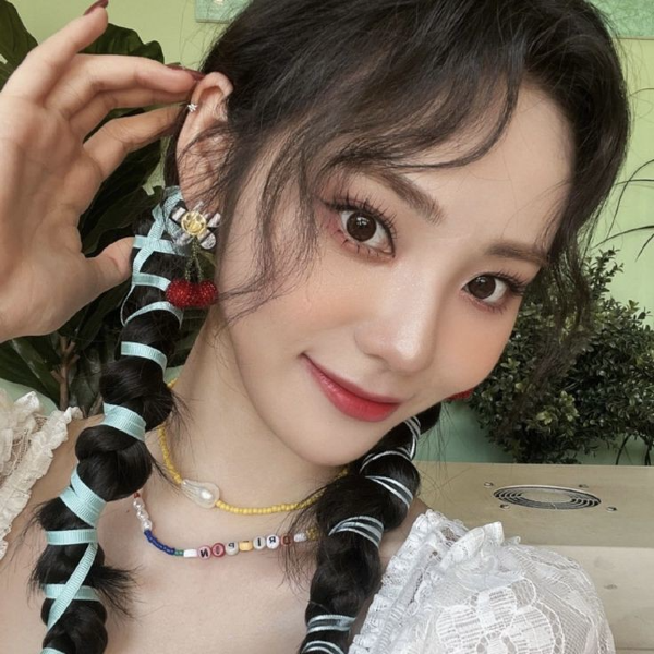 Jinsoul gallery image