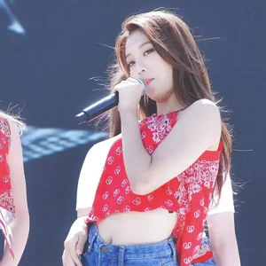 Seungyeon gallery image