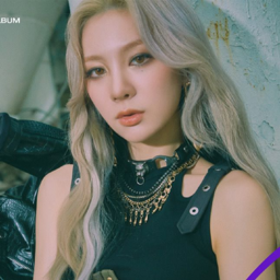 YiYeon gallery image