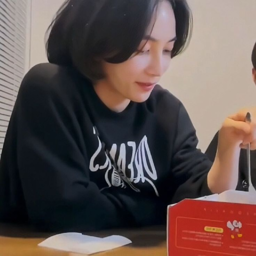 Jeonghan gallery image