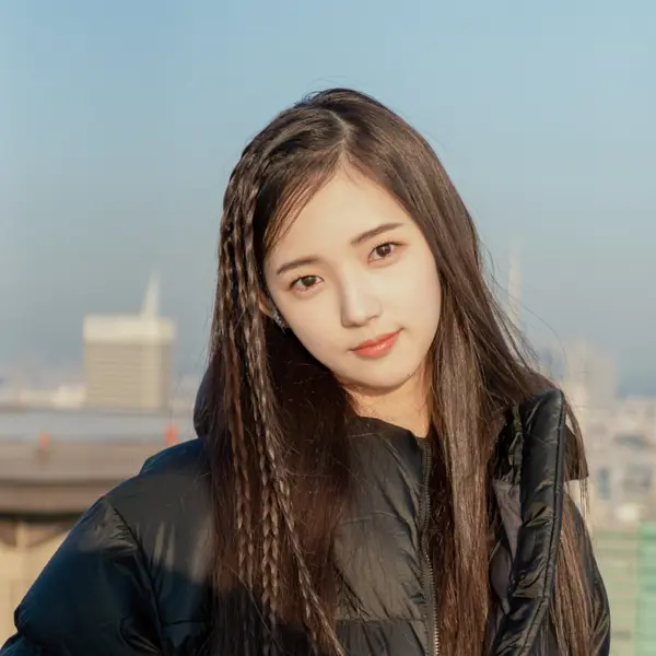 Lee JiWoo gallery image