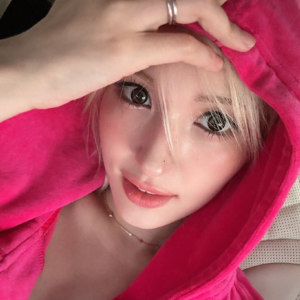 Jeon Somi gallery image