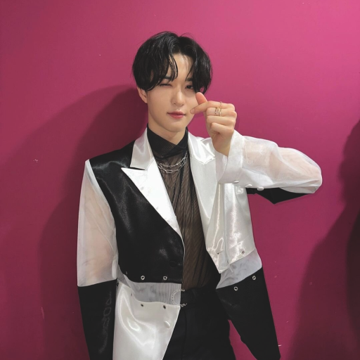 Kim Wooseok galerijafbeelding