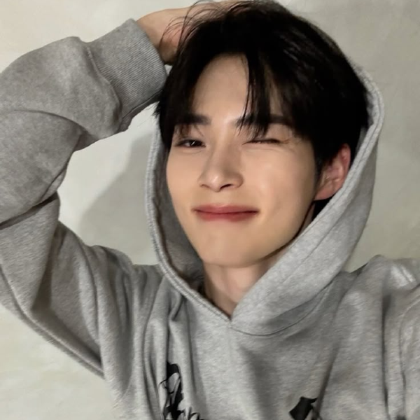 Sung Hanbin galerijafbeelding