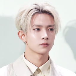 Heeseung gallery image