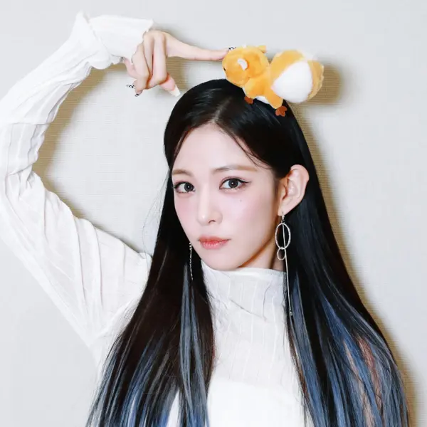 Chaeyoung gallery image