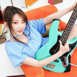 Magenta gallery image