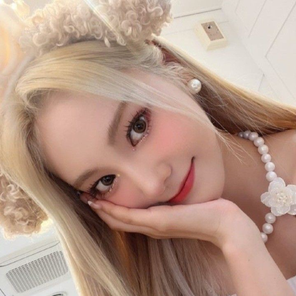 Jinsoul gallery image