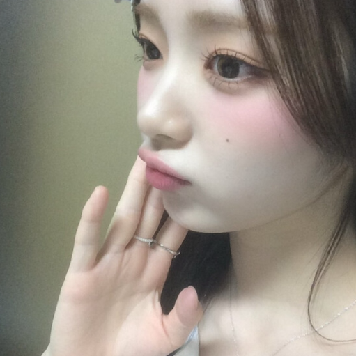 E.JI gallery image