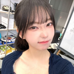 Magenta gallery image