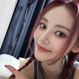 Jinsoul gallery image