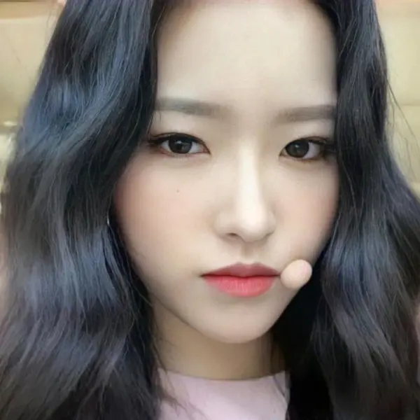 Olivia Hye gallery image