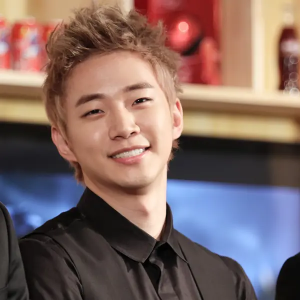 Lee Junho gallery image
