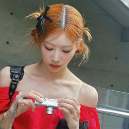 Kim Lip gallery image