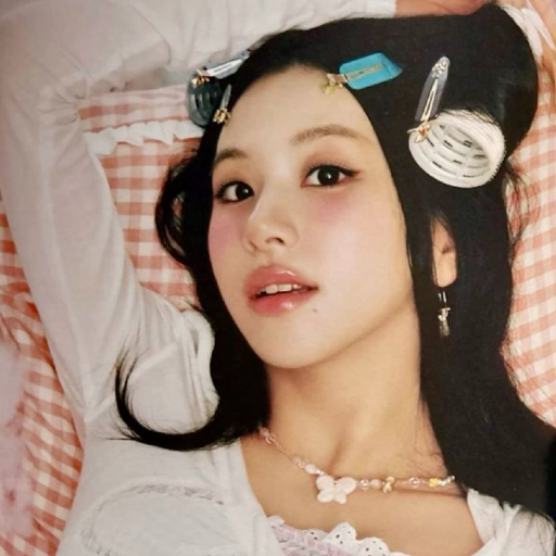 Chaeyoung gallery image