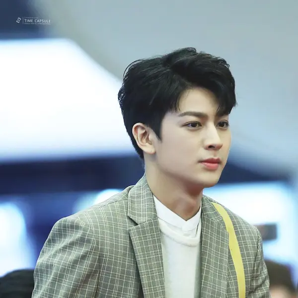 Imagen de la galería de Song Yunhyeong
