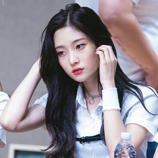Chaeyeon gallery image