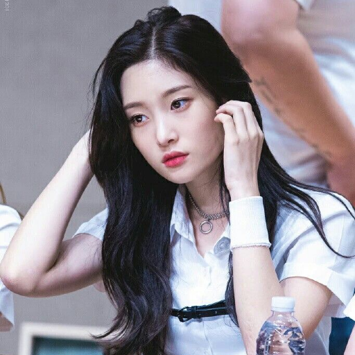 Chaeyeon gallery image