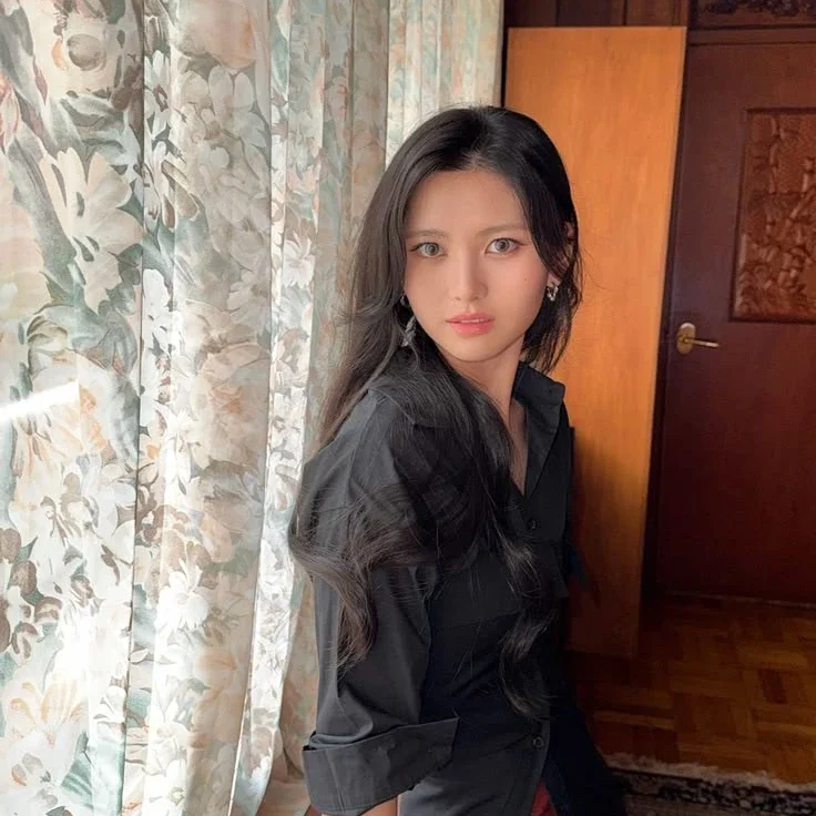 LEE SONGHYUN gallery image
