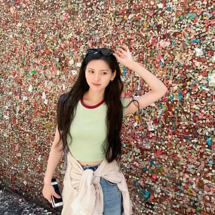 LEE SONGHYUN gallery image