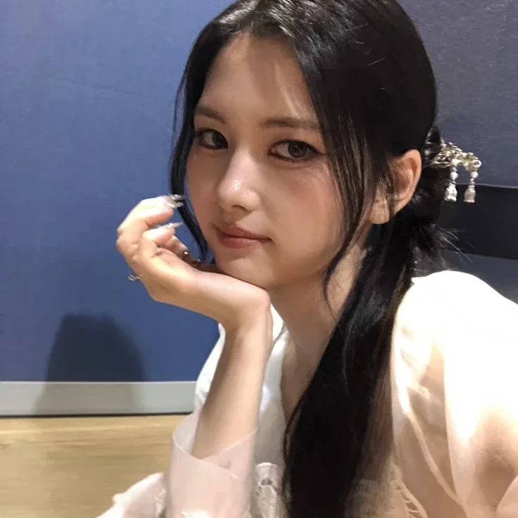 LEE SONGHYUN gallery image