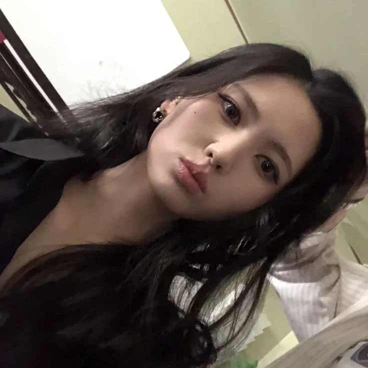 LEE SONGHYUN gallery image
