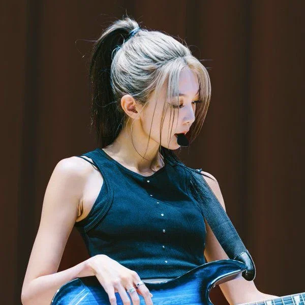 Dami gallery image