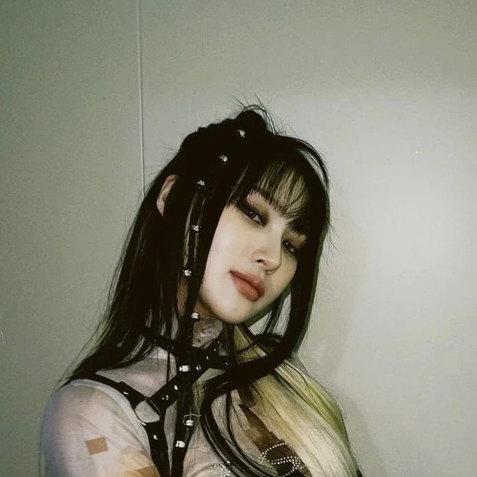 Siyeon gallery image