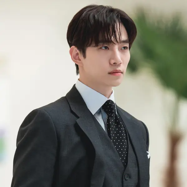 Lee Junho gallery image